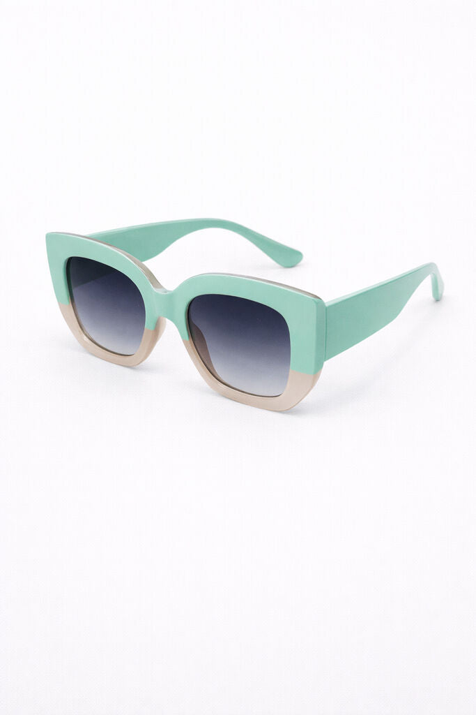 Black Glossy Cat-Eye Sunglasses with Gradient Lenses