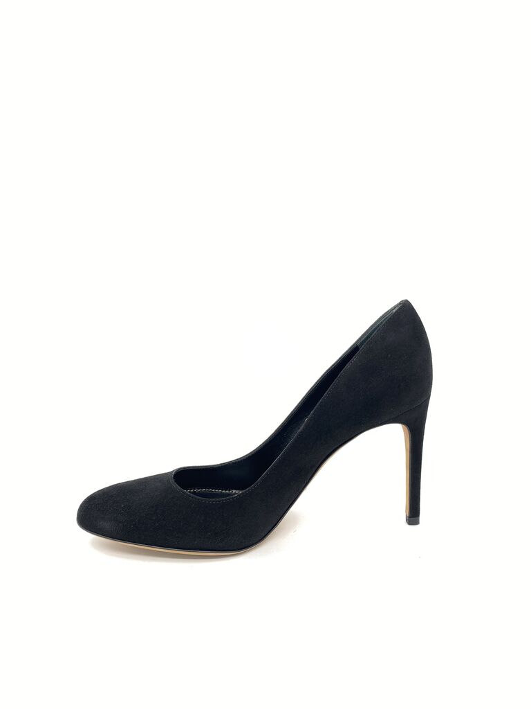 Black Suede Pump with Classic Elegance