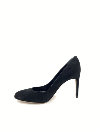 Black Suede Pump with Classic Elegance