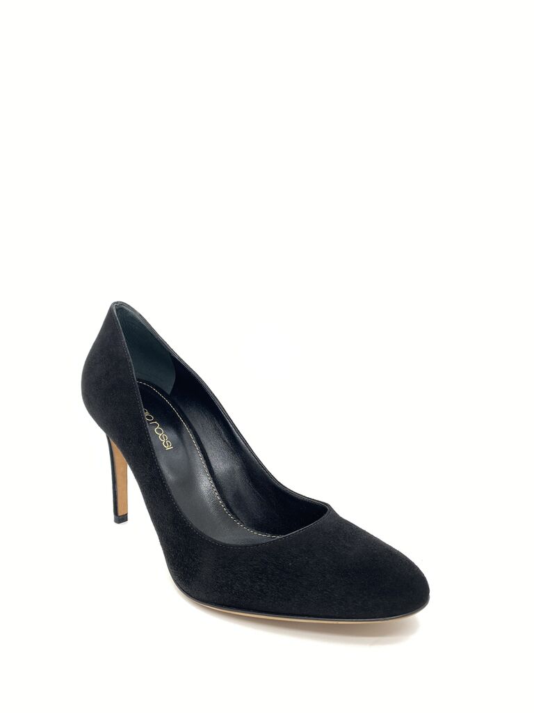 Black Suede Pump with Classic Elegance