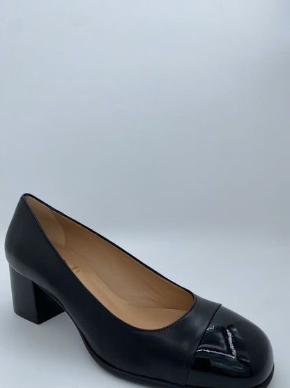 Black Leather Pumps with Glossy Toe