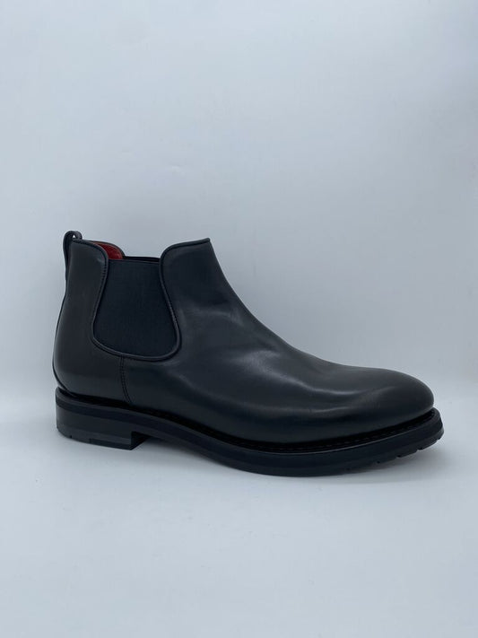 Black Leather Chelsea Boots with Elastic Panels