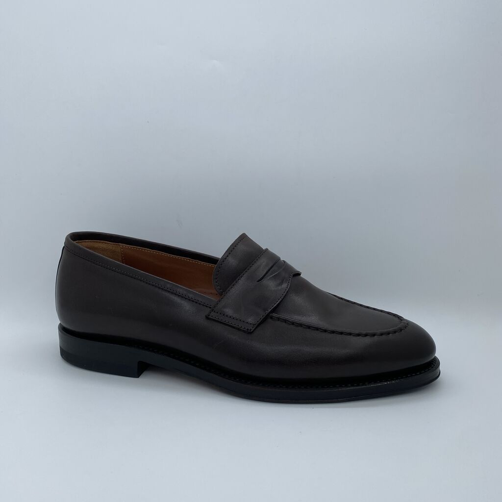 Classic Brown Leather Loafer with Sleek Design – Pointure