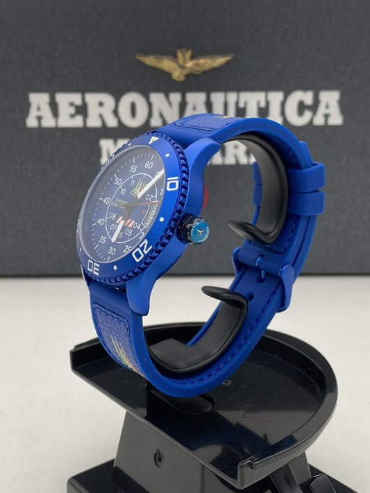 Blue Rubber Dive Watch with Rotating Bezel