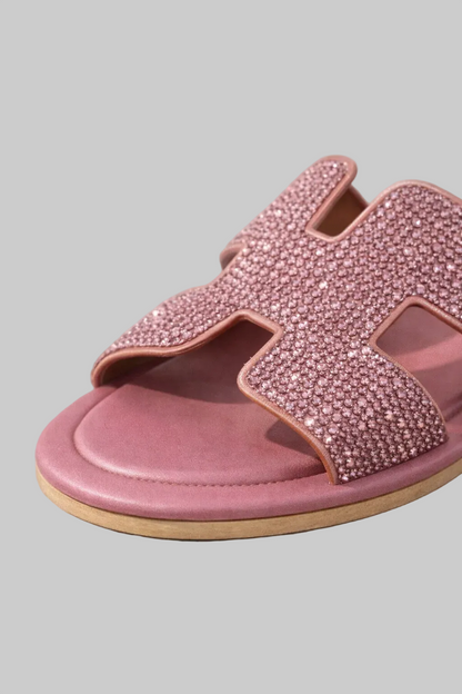 Pink sandal with embellishments on a gray background, featuring the brand 'POINTURE'.